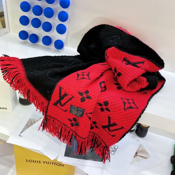 ๐โจAUTHENTICโจ๐Louis Vuitton scarf - Picture 6 of 6